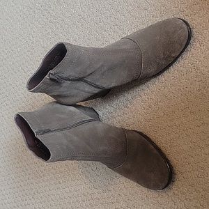 Franco Sarto Sz 8 Gray Suede Booties
